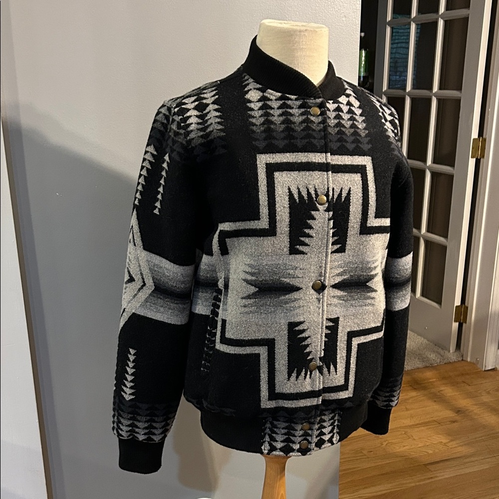 Pendleton Harding Bomber Jacket 100% virgin wool EUC Snap Closures womans size M